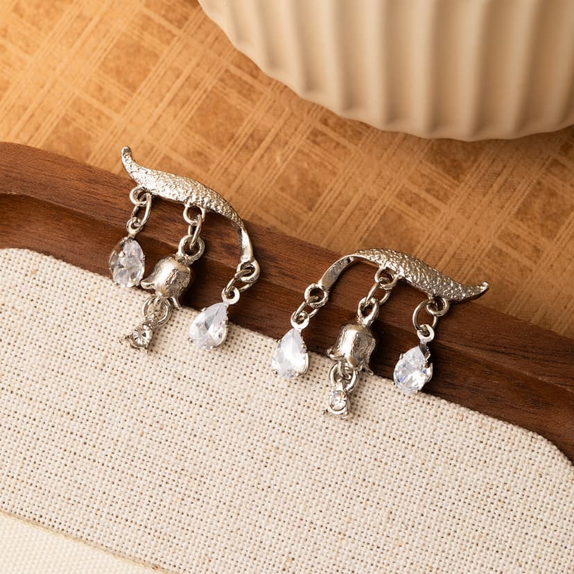 925 Silver Elegant Stereo Flower Earrings New Lily of the Valley Design Cool Water Drop Zircon Fashion Earrings for Women